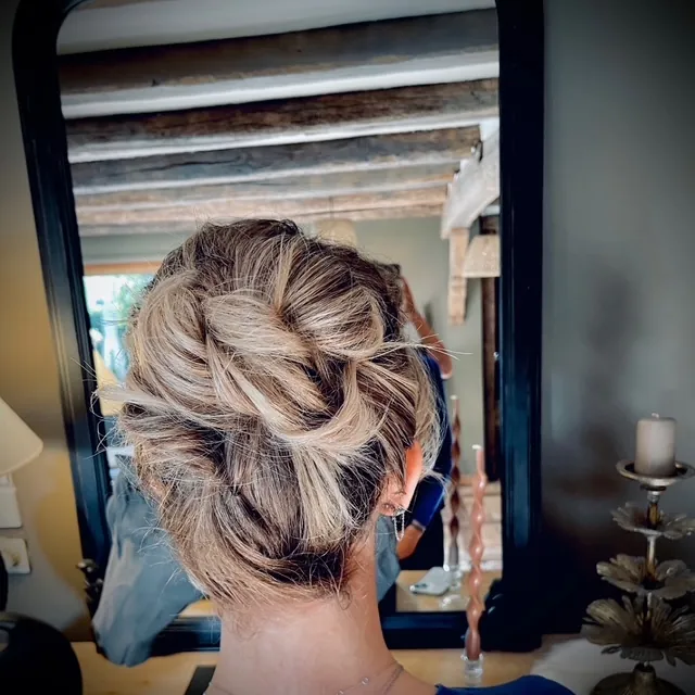 Chignon flou blond